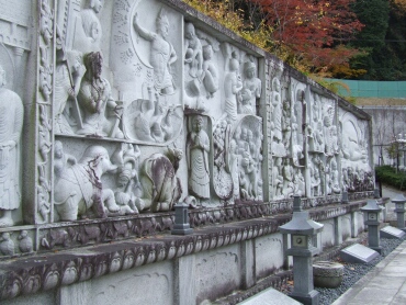 壺阪寺インド風の彫刻.jpg