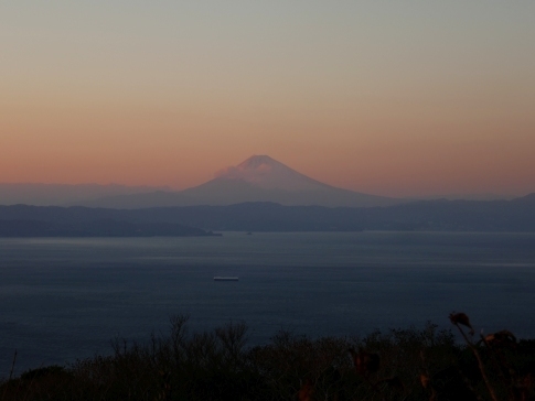 10三原山から富士山を見る.jpg
