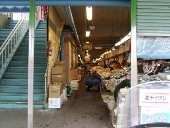 陸奥湊朝市1.jpg