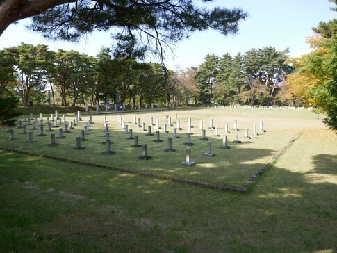 幸畑陸軍墓地3.jpg