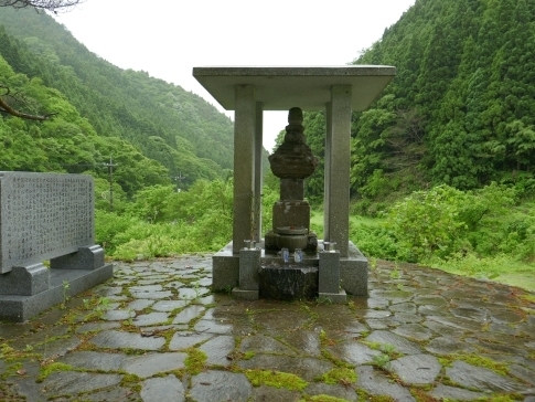 金持景藤の墓.jpg